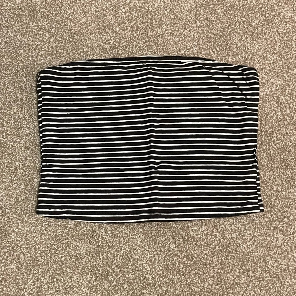 HOLISTER BLACK & WHITE STRIPE TUBE TOP. SIZE M. WORN A FEW TIMES